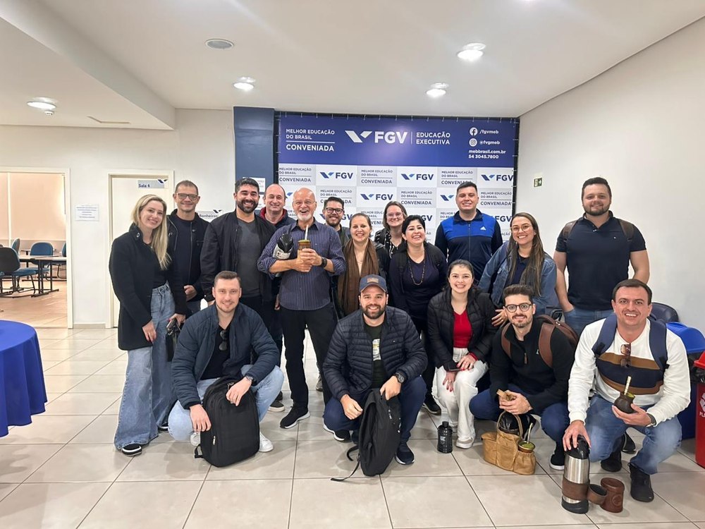 Turma diante do painel FGV